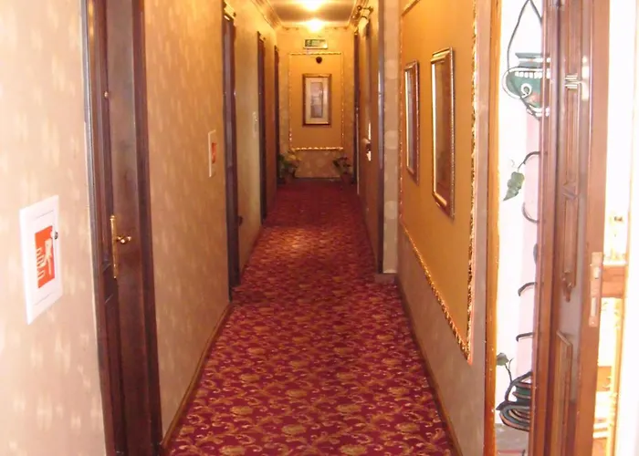 Отель Grand De Londres 4*